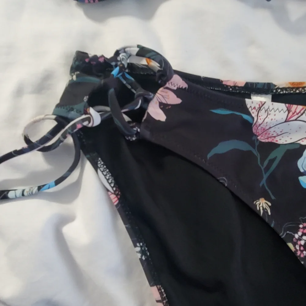 : 2 pc Beach sissi twist front bikini swimsuit w/ cups & adjustable ties size L